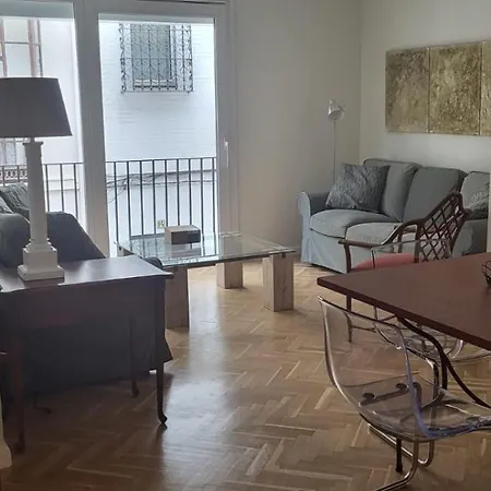 Rey Alfonso Con Garaje, 6 Pax Apartment Seville
