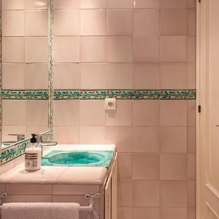 Rey Alfonso Con Garaje, 6 Pax Apartment