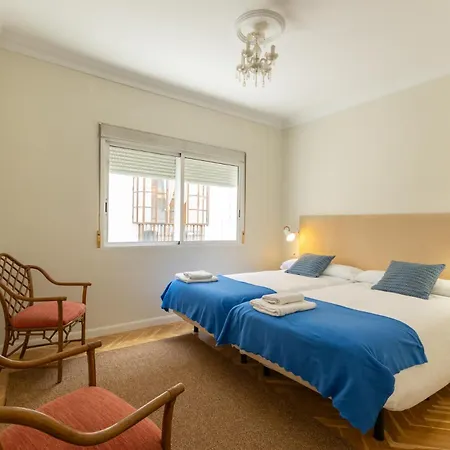 Rey Alfonso Con Garaje, 6 Pax Apartment Seville